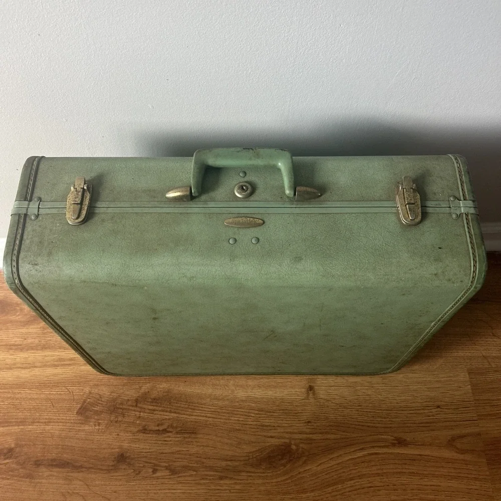 Vintage 1950s Taperlite Green Leather Suitcase Green   L 21 x W 17 x H 7 No Key